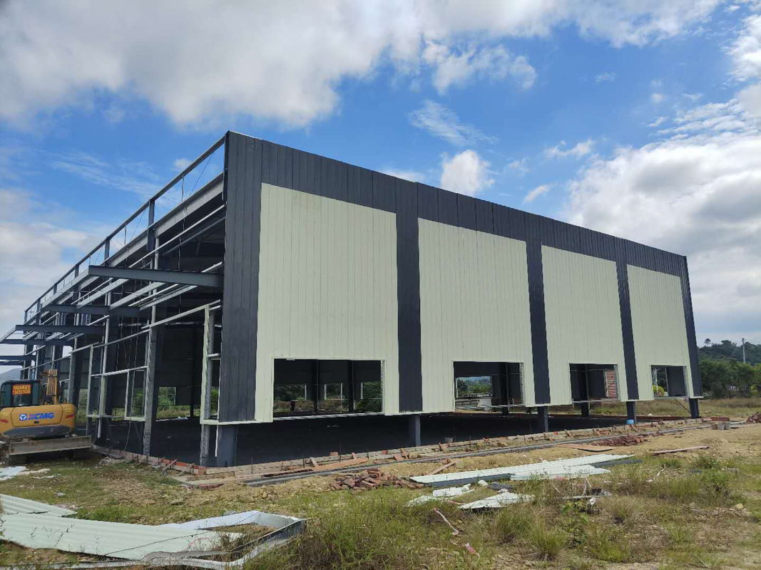 A construção clara durável da construção de aço com segurança superior da força caracteriza para o armazém