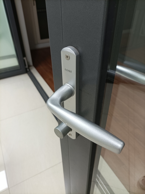 Porta dobrável antiprensagem série 65 para residências privadas, villas, áreas comerciais, escritórios