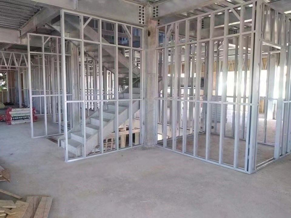 Isolamento acústico de telhado de inclinação Vila de vários andares Casa de aço leve para hospital